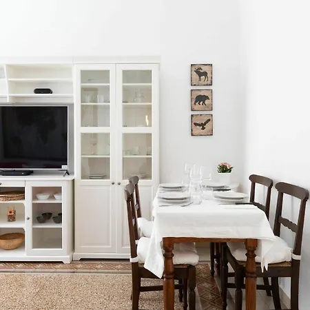 With One Bedroom In Roma, With Wifi Apartment *